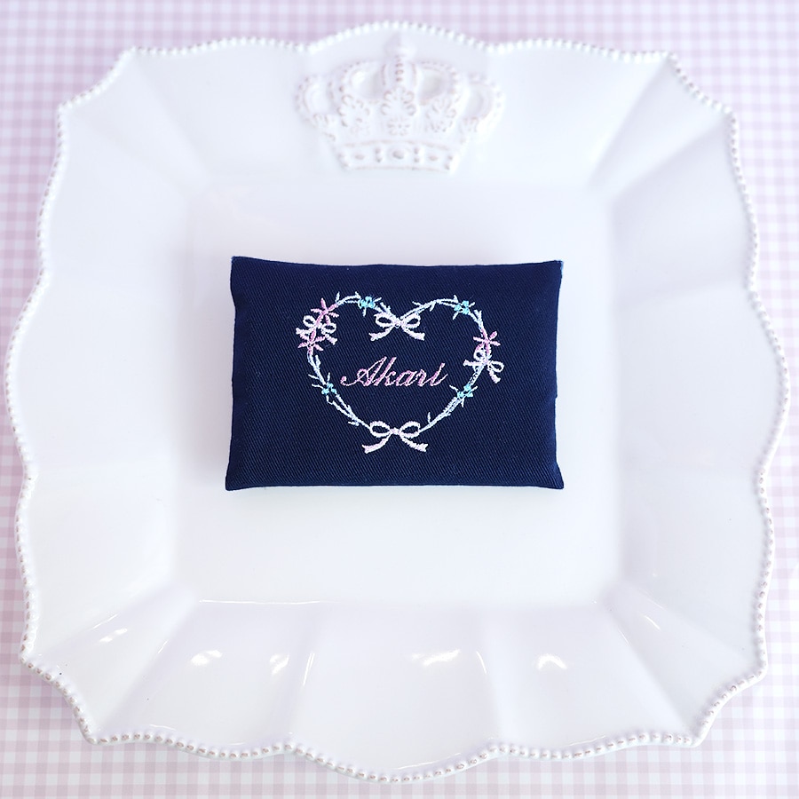 プチオーダー】 ハートリボンとお名前刺繍のティッシュケース