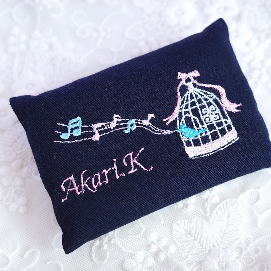 プチオーダー】 音符と鳥かごのお名前刺繍ティッシュケース 【紺