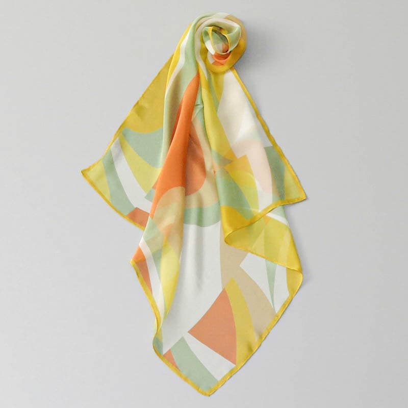 【 Fioritura Giovanna（フィオリトゥーラ ジョヴァンナ）】 シルクローン幾何柄プチスカーフ