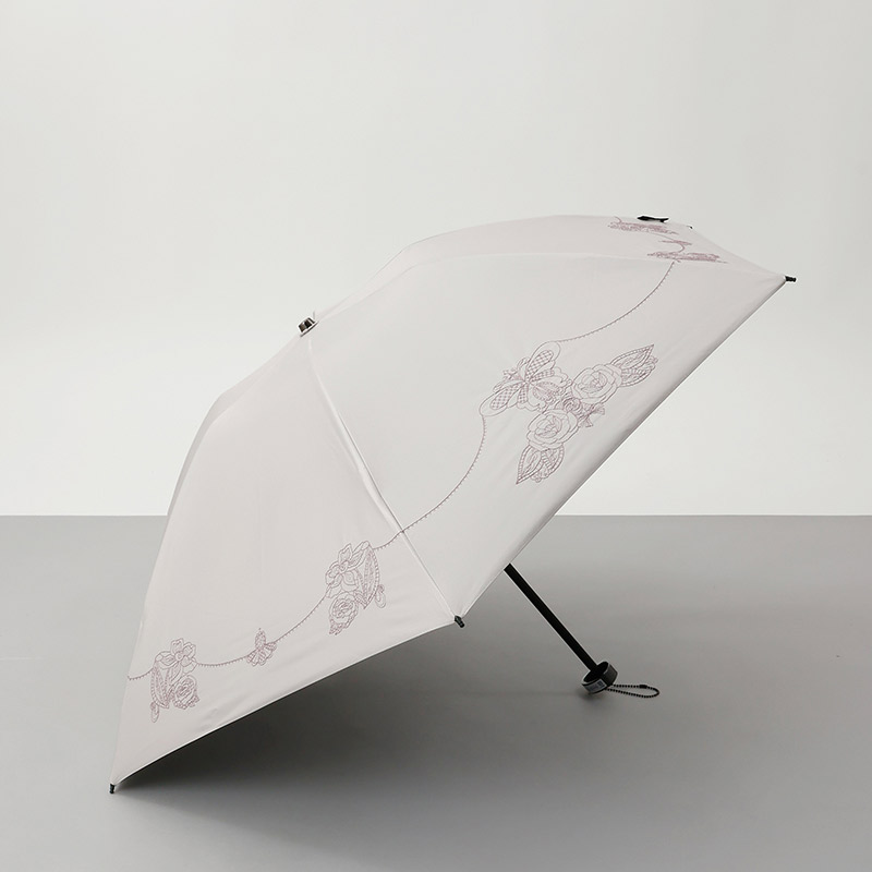 【新品】Beaurance ビューランス切継ぎ刺繍晴雨兼用パラソル（折りたたみ） Beaurance （ビューランス）】 切継ぎ刺繍晴雨兼用パラソル