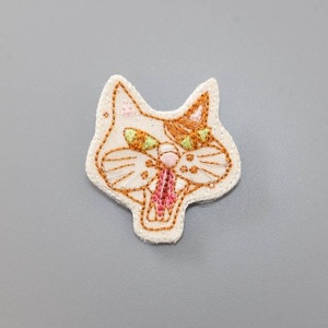 【 LM （エルム）】 ブローチ（イラスト猫）