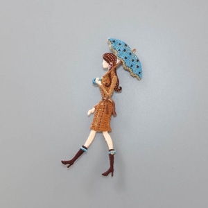【 LM （エルム）】 ブローチ（ガール）