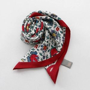 【 V&A（ヴィ・アンド・エー）】コットンシルクセミスカーフ