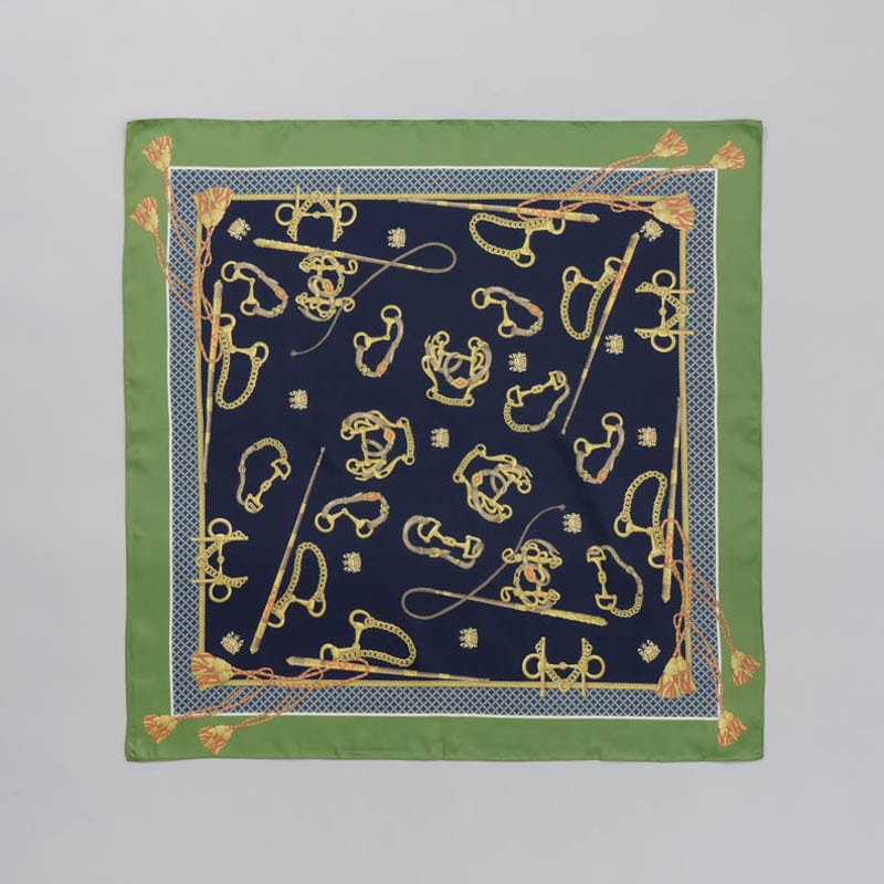 【 Aquascutum（アクアスキュータム）】シルクプリントセミスカーフ(WASH)