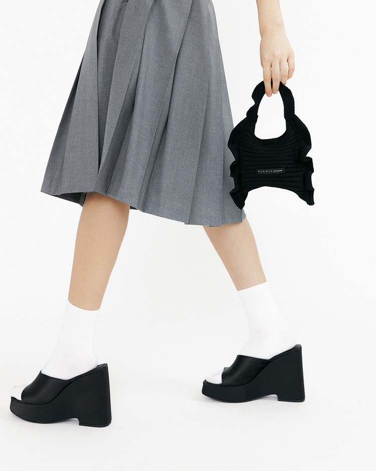 PLEATS MAMA 正規品関税込み RUFFLE MINI TOTE BAG BLACK PLEATS MAMA(プリーツママ)】RUFFLE MINI TOTE BAG ラッフル