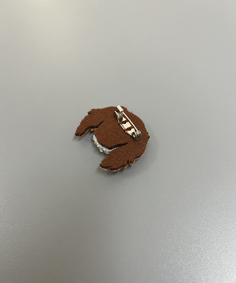 【 LM （エルム）】 ブローチ（キャバリア）