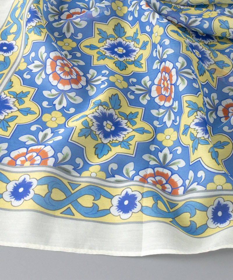 【 V＆A（ヴィ・アンド・エー）】コットンシルクプリントストール