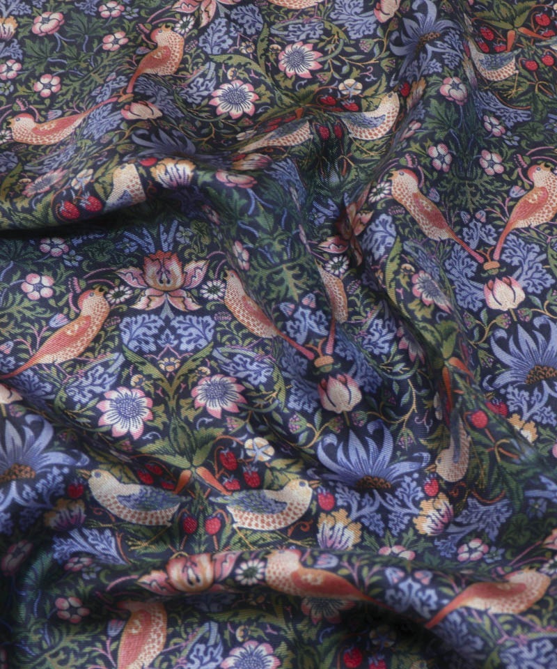 【 V&A（ヴィクトリア・アンド・アルバート ミュージアム）】 モリス柄シルクツイルインクジェットプチスカーフ