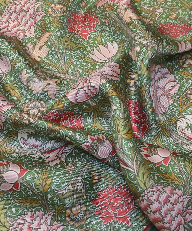 【 V&A（ヴィクトリア・アンド・アルバート ミュージアム）】 モリス柄シルクツイルインクジェットプチスカーフ