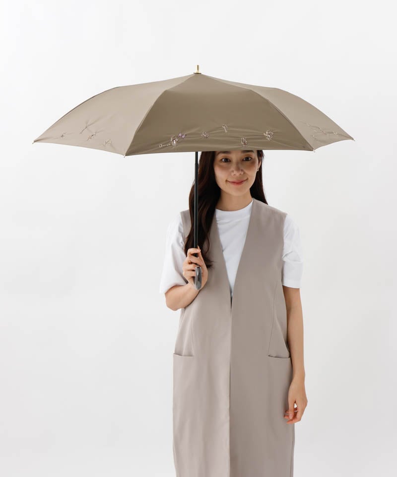 【 Beaurance （ビューランス）】サマーシールド　鍵穴ボーラー刺しゅう晴雨兼用パラソル（折りたたみ）