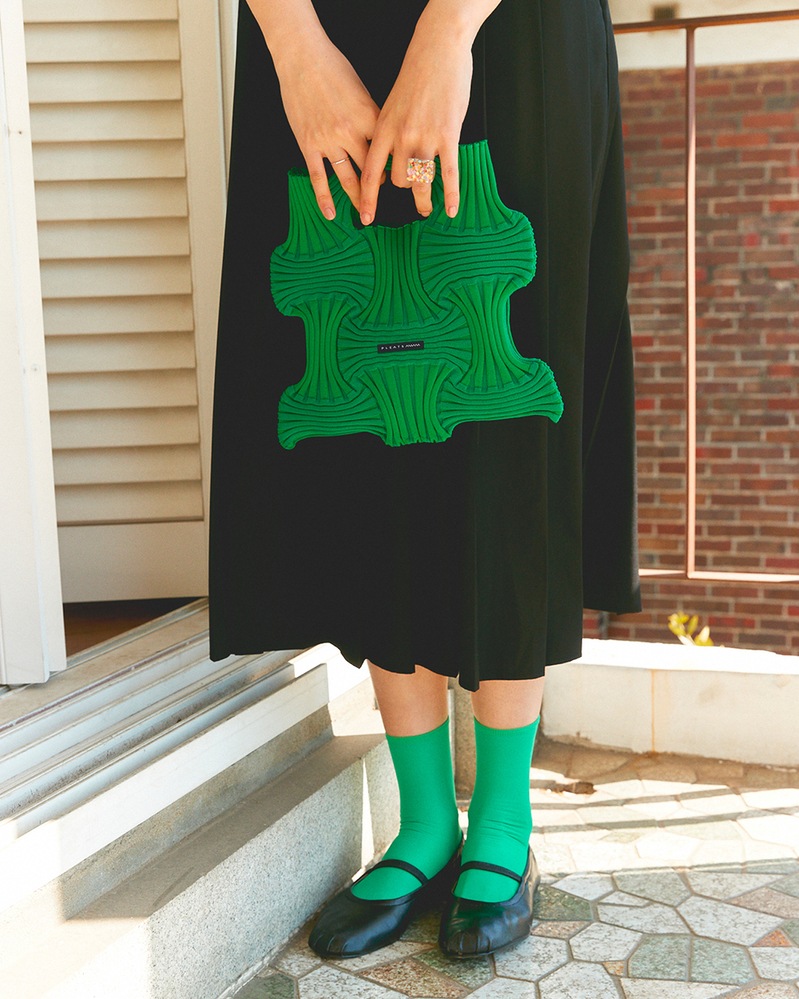 Rain 韓国発！（K002）プリーツママミニクロスボウバックライトブルー Rain 韓国発！（K002）プリーツママミニクロスボウバックライト