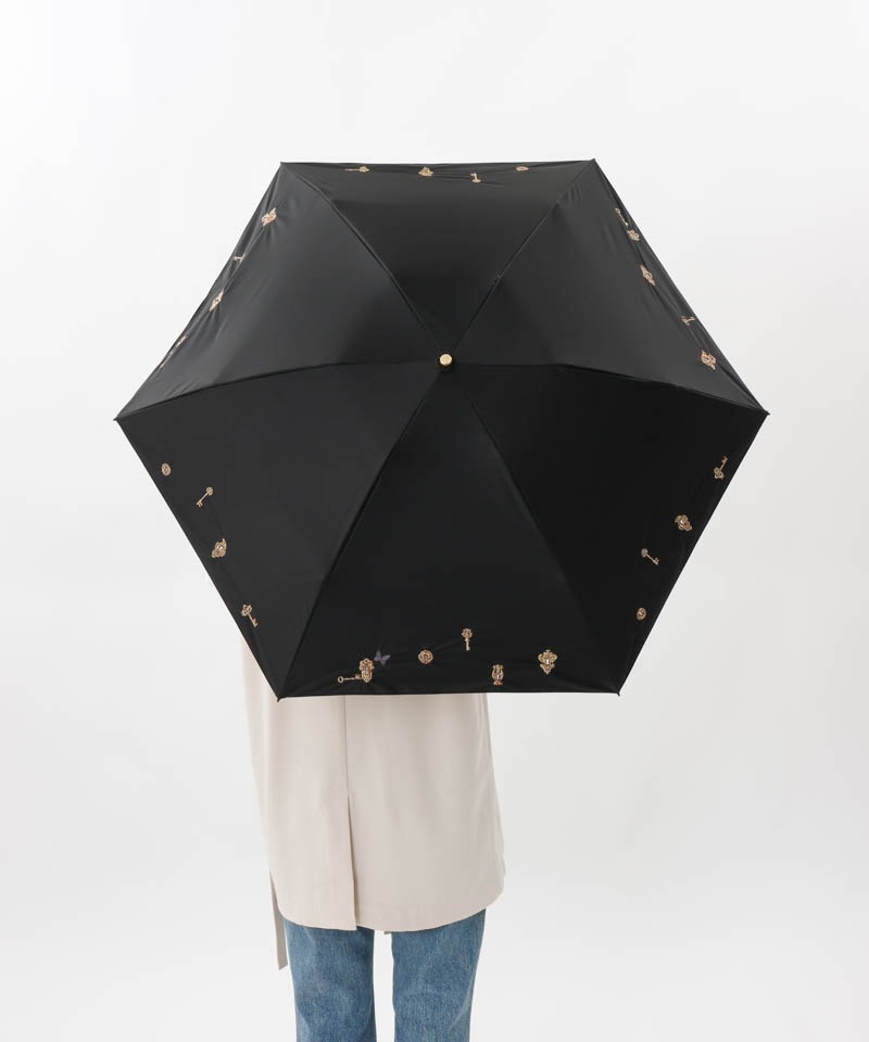【 Beaurance （ビューランス）】サマーシールド　鍵穴ボーラー刺しゅう晴雨兼用パラソル（折りたたみ）