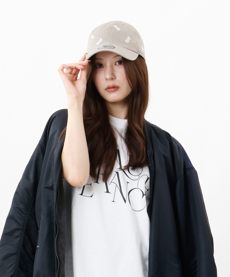 【 Beaurance （ビューランス）】NEW ERAコラボ　ランダムロゴ刺しゅう Casual Classic キャップ