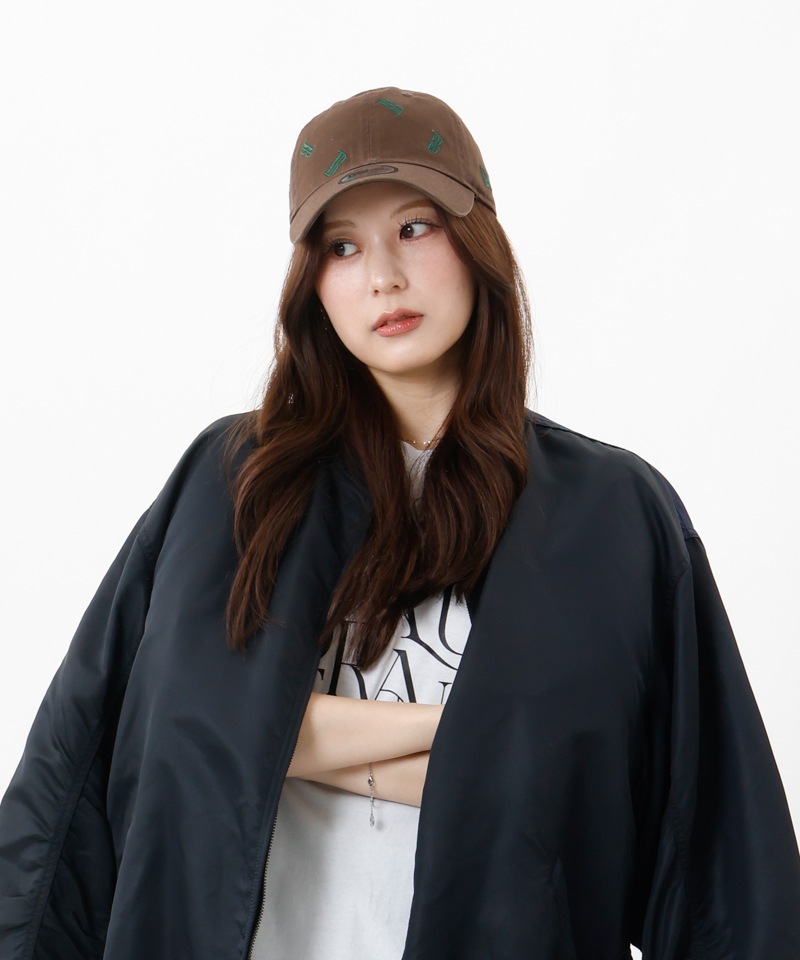 【 Beaurance （ビューランス）】NEW ERAコラボ　ランダムロゴ刺しゅう Casual Classic キャップ