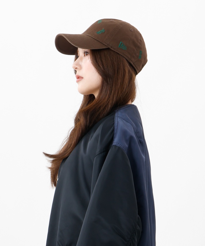 【 Beaurance （ビューランス）】NEW ERAコラボ　ランダムロゴ刺しゅう Casual Classic キャップ