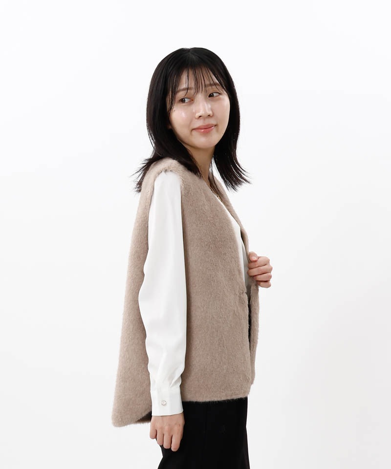 【 Beaurance （ビューランス）】エコファーリバーシブルショートジレ