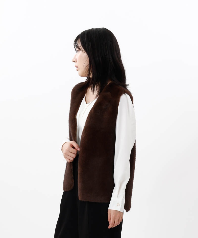 【 Beaurance （ビューランス）】エコファーリバーシブルショートジレ