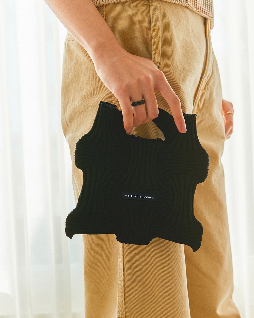 韓国発！プリーツママ　（K003）ミニクロスボウバック　アイボリー PLEATS MAMA(プリーツママ)】MINI BOW BAG ミニボウバッグPLEATS