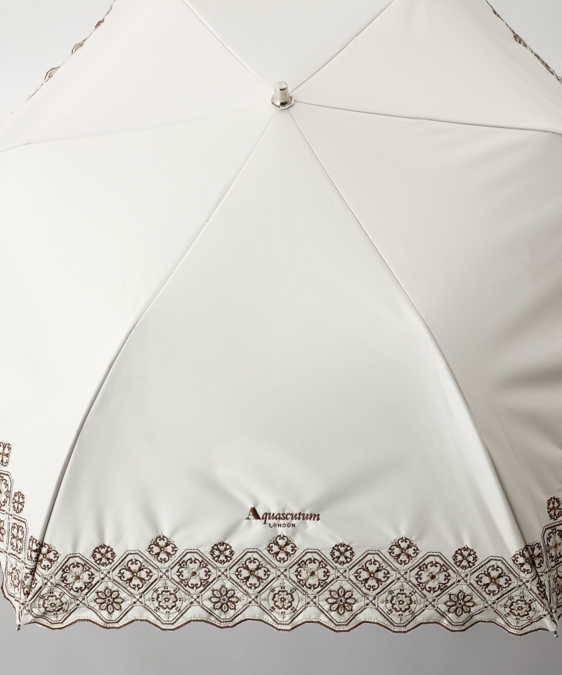 Aquascutum （アクアスキュータム）】ジオメトリック刺しゅう