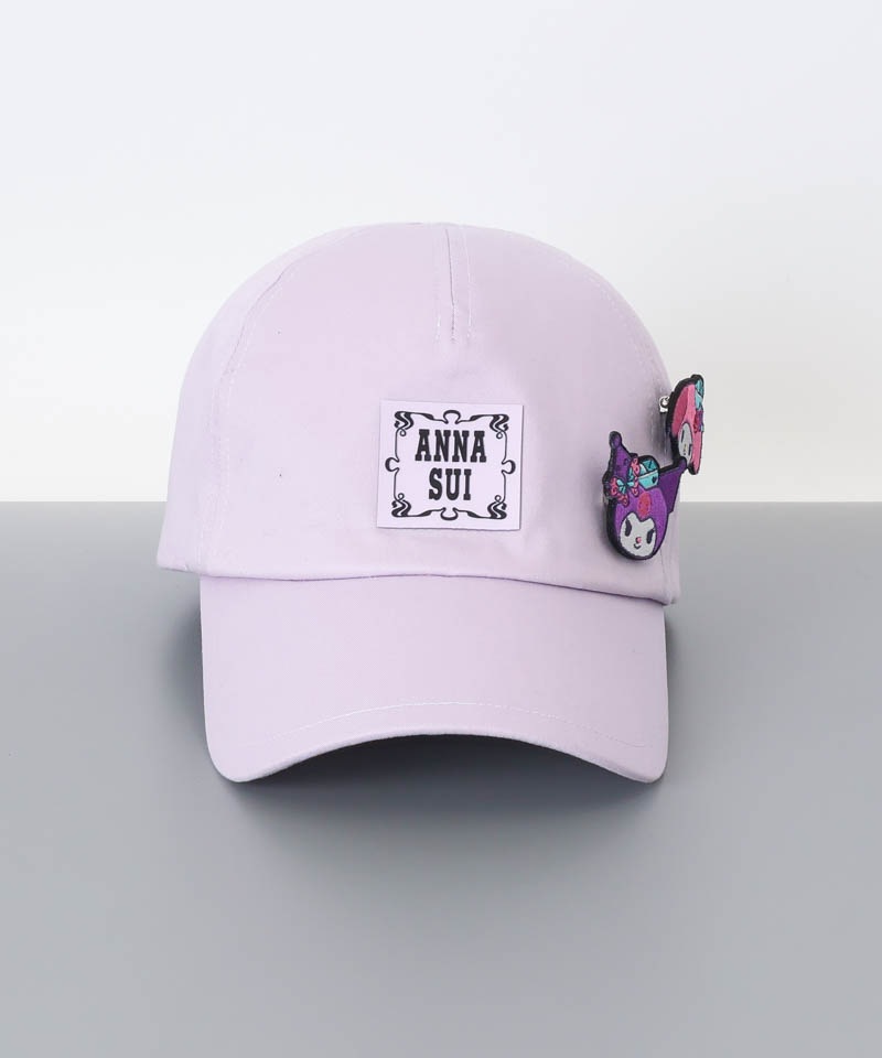【 ANNA SUI（アナ スイ）】マイメロディ&クロミ 刺しゅうブローチ付きキャップ