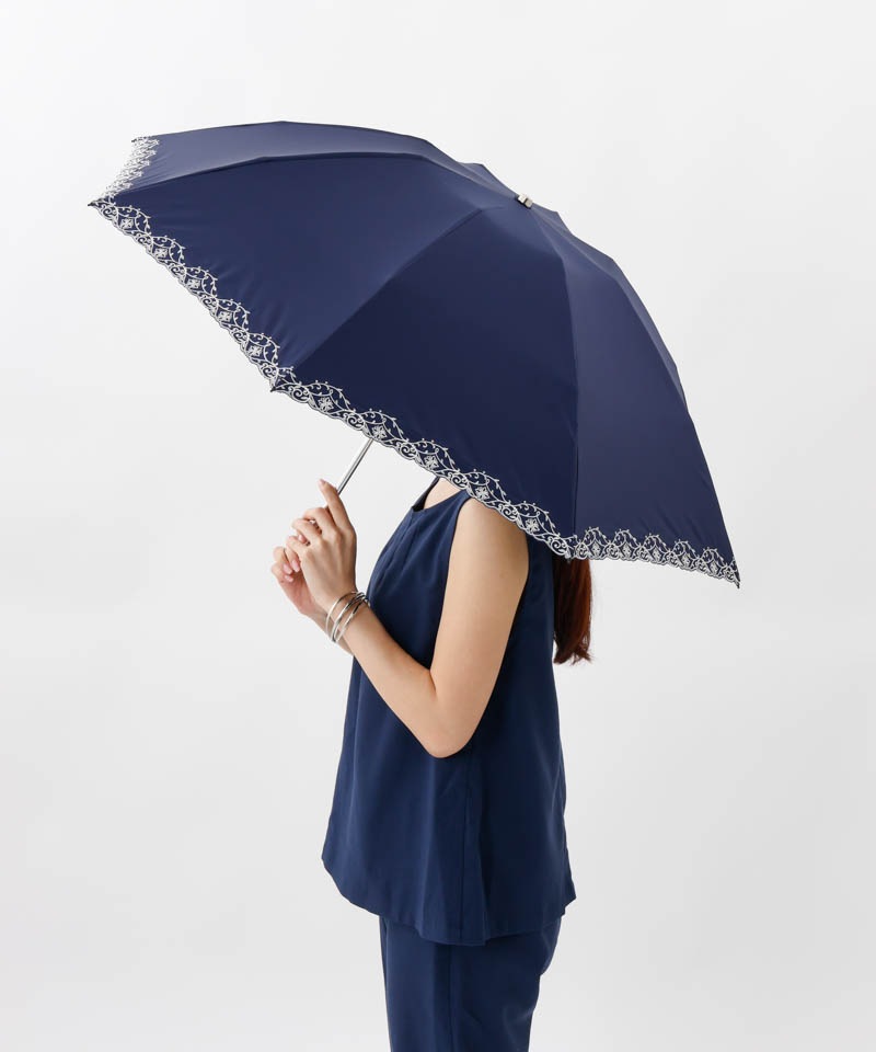 【 Aquascutum（アクアスキュータム）】エレガンス刺しゅう晴雨兼用傘（折りたたみ）
