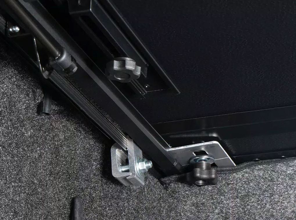 BAK Industries 正規品 BAKFlip F1 トノカバー トヨタ ハイラックス GUN125型に適合 3つ折りタイプトノカバー