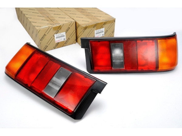 トヨタ 純正 カローラレビン AE86 前期 テールライト テールランプ JDM