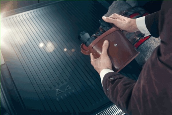 アウディ 純正 ラゲッジマット Audi A4 8W セダン オールウェザー ラゲッジトレイ カーゴマット 8W5061180