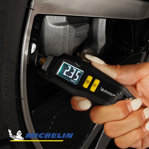 【MICHELIN 正規品】デジタル タイヤ空気圧計 タイヤゲージ エアゲージ キーリング付き ミシュラン 自動車 バイク トラック