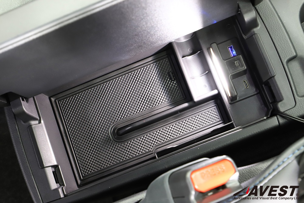 �Υ� NOAH 90�� ���������� VOXY 90 LED USB ������C�դ����󥽡���ȥ쥤 ���󥽡���ܥå��� �ȥ졼 ��Ǽ ��ʪ����