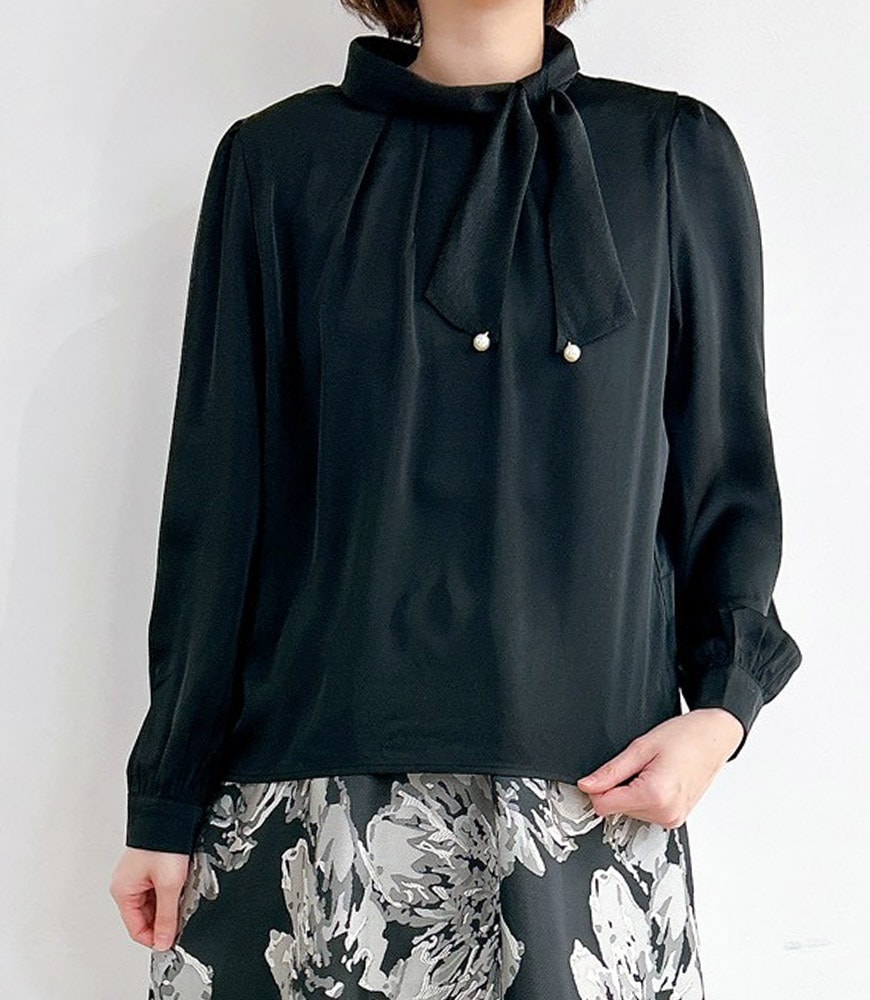 スカーフタイブラウス