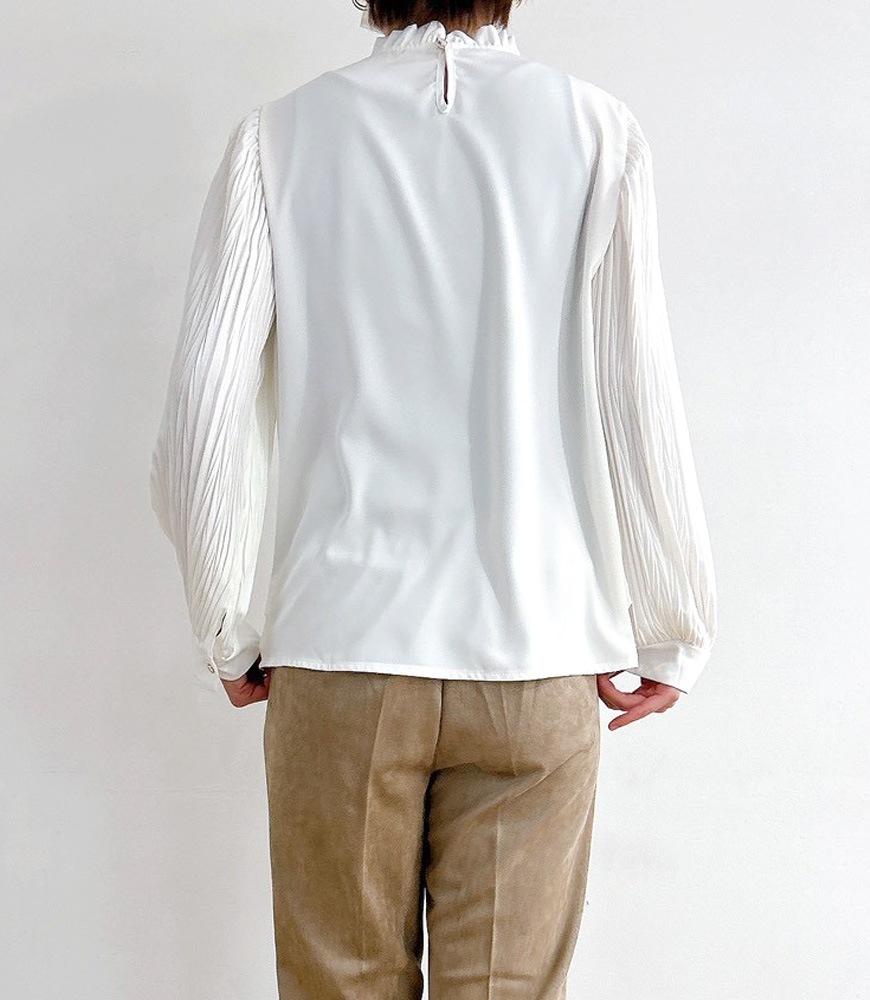 パールネックプリーツ袖ブラウス
