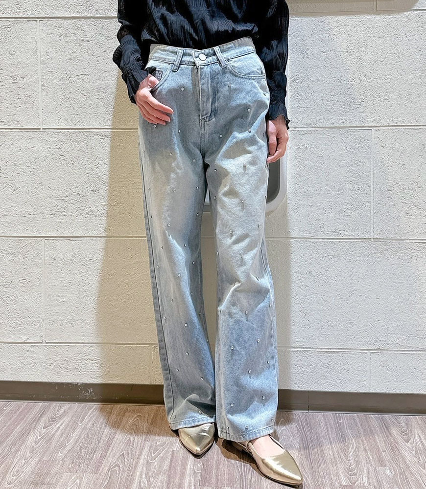 ストーン付きデニムパンツ