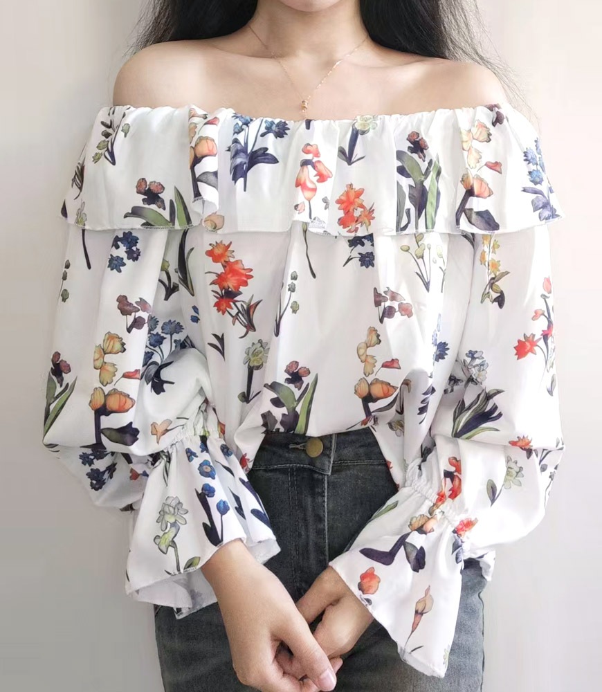 ボタニカル柄フリルブラウス