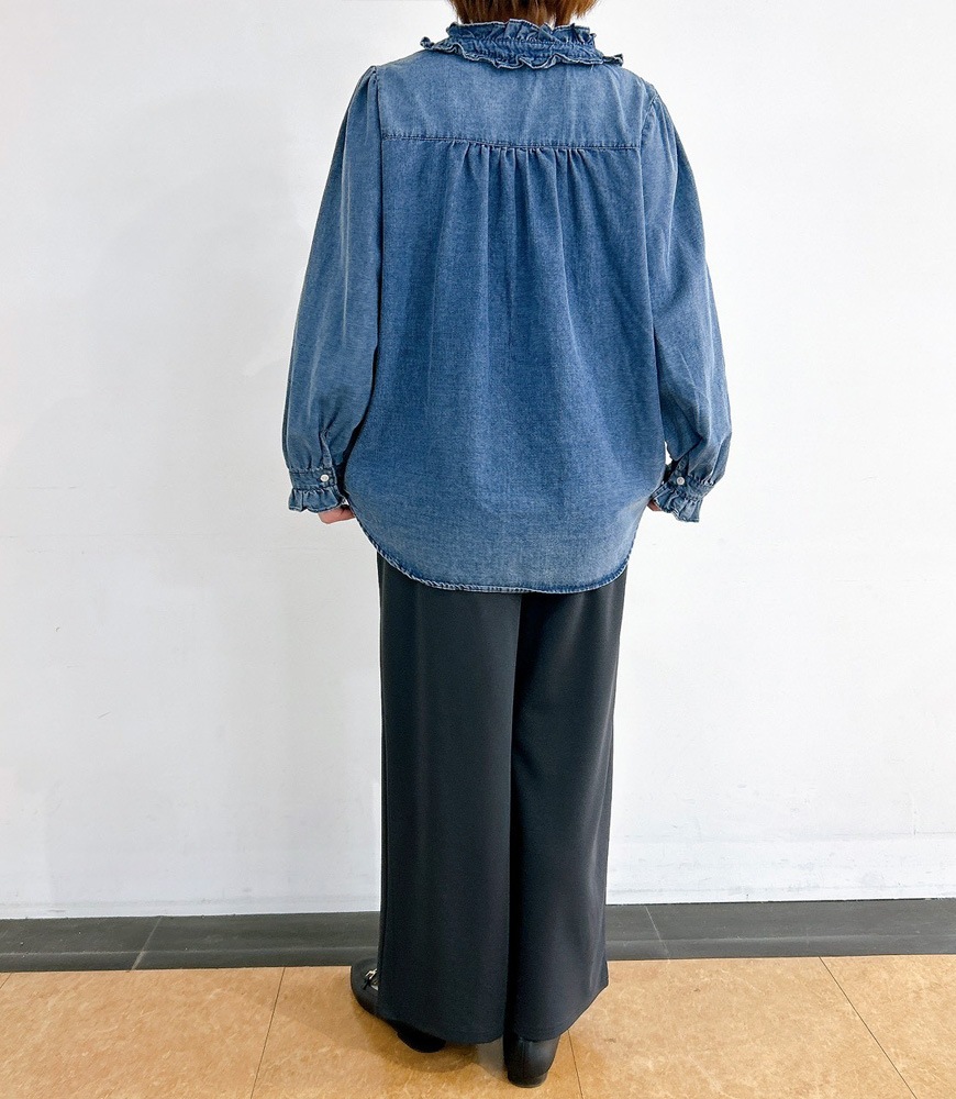 Vネックフリルデニムシャツ