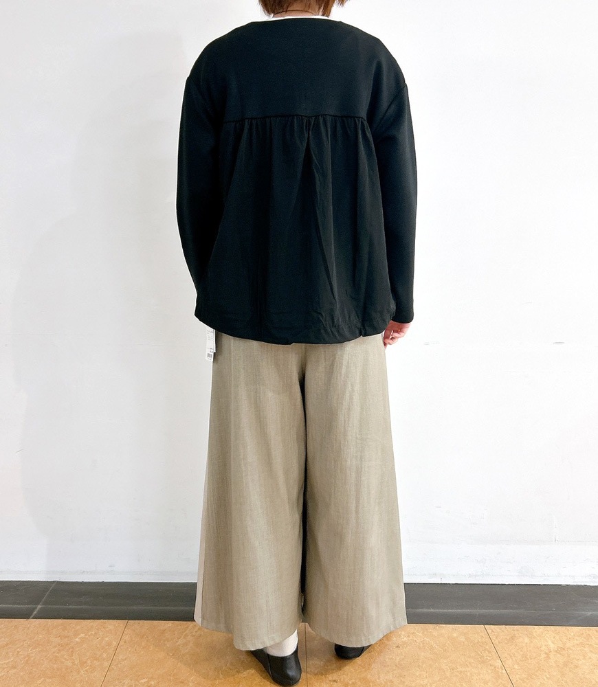 バック異素材切替ノーカラージャケット