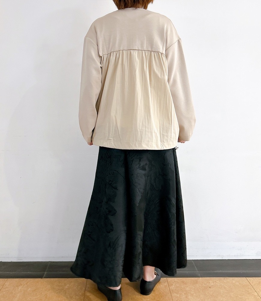 バック異素材切替ノーカラージャケット