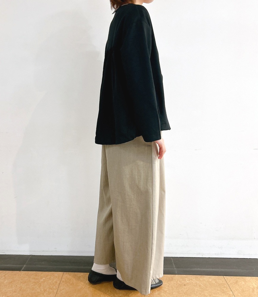 バック異素材切替ノーカラージャケット