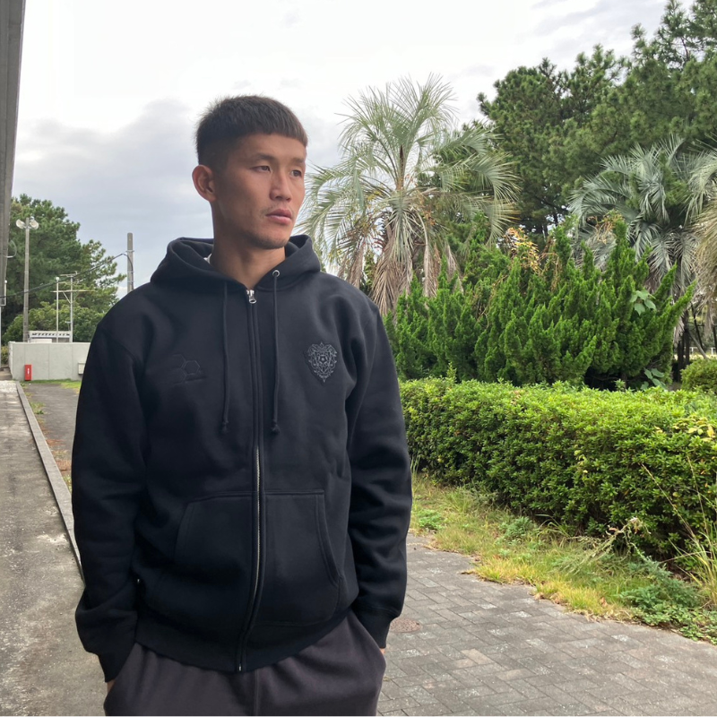 30周年シリコンエンブレムジップパーカー