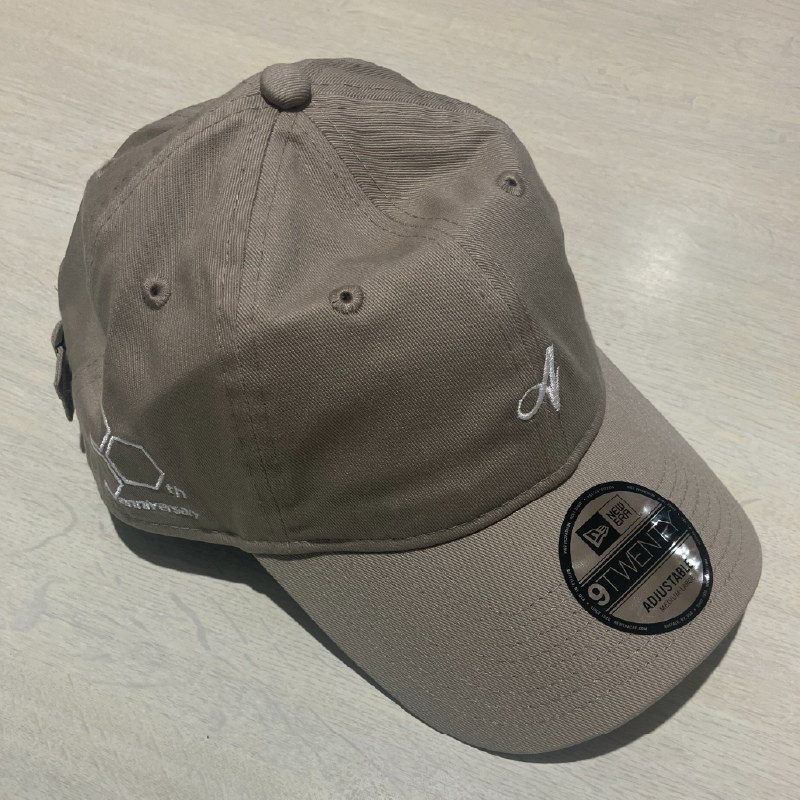 30周年NEWERAキャップ　ベージュ