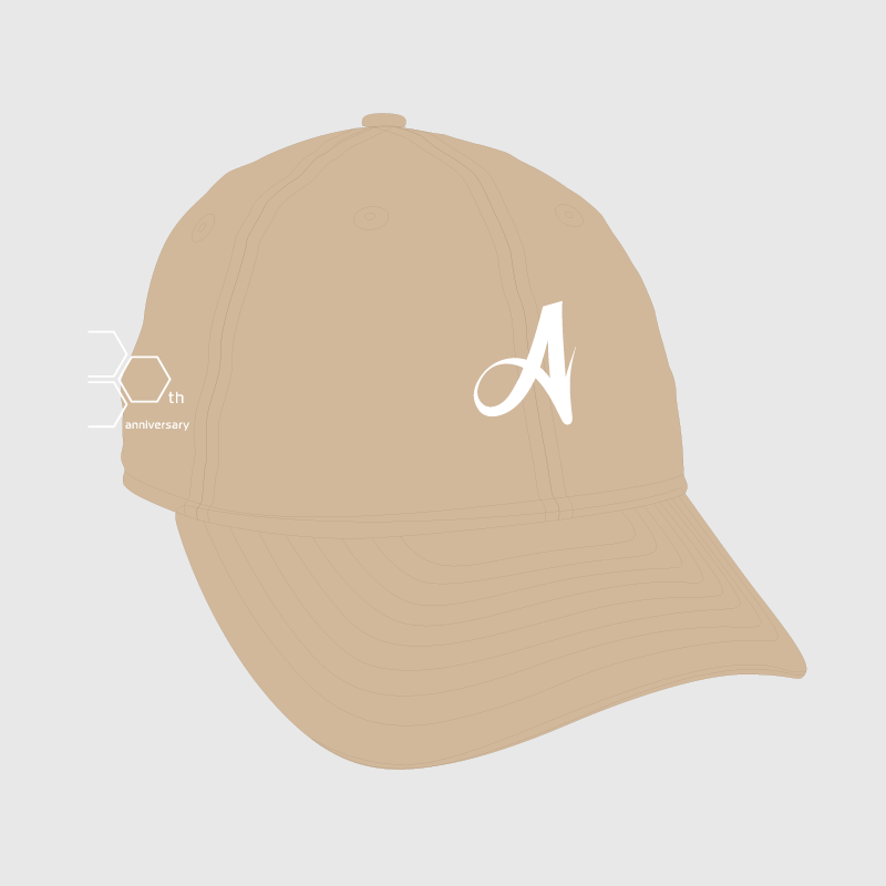 30周年NEWERAキャップ　ベージュ