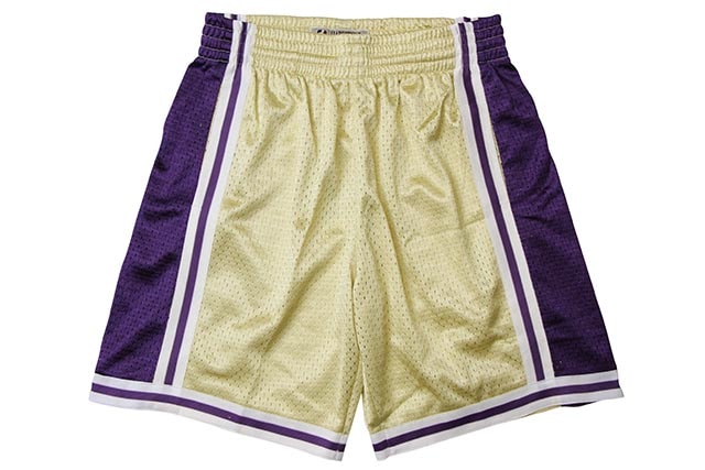 MITCHELL & NESS ROAD GOLD SWINGMAN MESH SHORTS(LOS ANGELES LAKERS/96-97/GOLD)