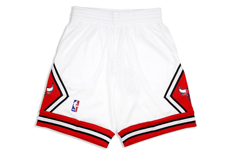 MITCHELL & NESS SWINGMAN SHORTS (CHICAGO BULLS/HOME/1997-98) SMSHCP18151