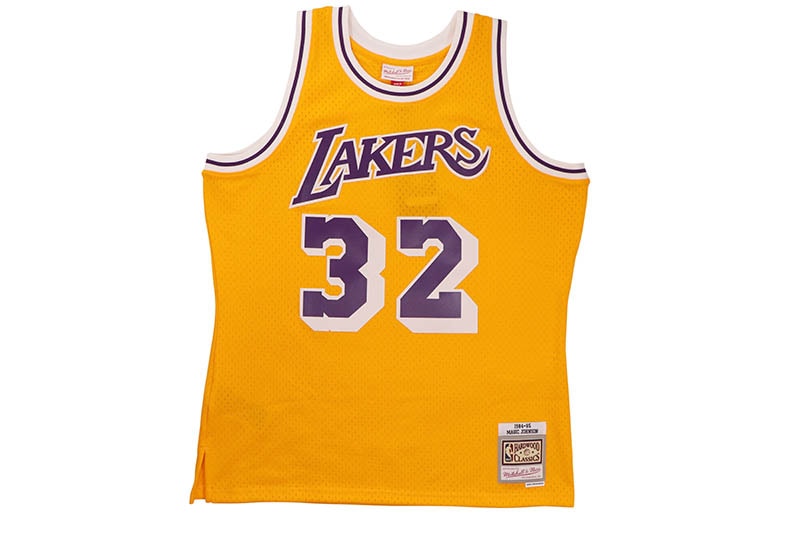 MITCHELL & NESS SWINGMAN JERSEY (LOS ANGELES LAKERS/HOME/MAGIC JOHNSON/#32/1984-85:LIGHT GOLD) SMJYGS18175-LALLTGD84EJH