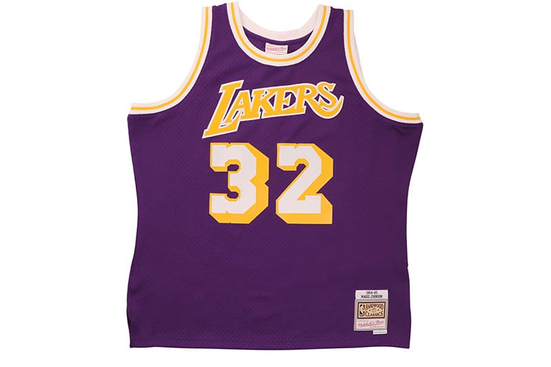 MITCHELL & NESS SWINGMAN JERSEY (LOS ANGELES LAKERS/ROAD/1984-85/MAGIC JOHNSON) AMJYGS18176-LALPURP84EJH