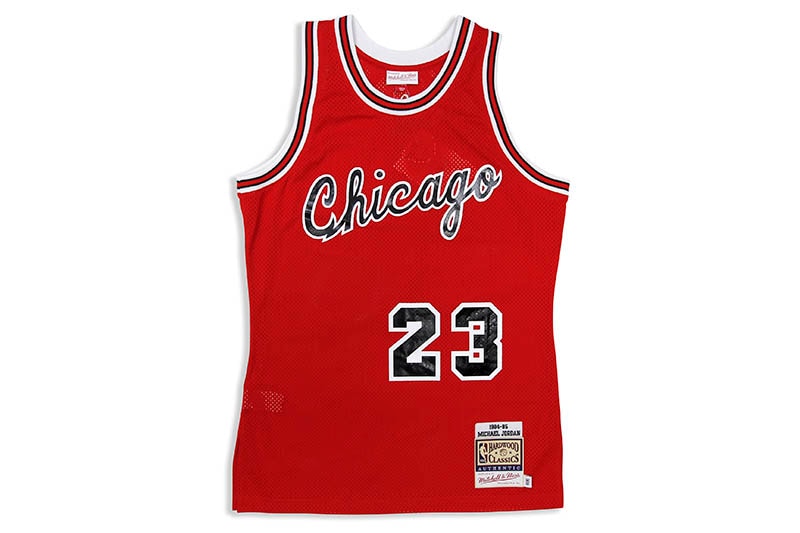 MITCHELL & NESS AUTHENTIC JERSEY (CHICAGO BULLS/ROAD/1984-85
