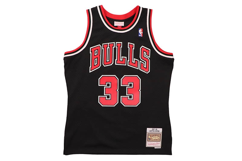 MITCHELL & NESS SWINGMAN JERSEY (CHICAGO BULLS/ALTERNATIVE/SCOTTIE PIPPEN/#33/1997-98)  SMJYGS18151-CBUBLCK97SPI
