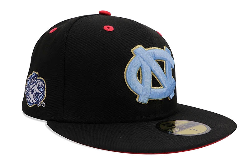 NEW ERA NORTH CAROLINA TAR HEELS 59FIFTY FITTED CAP (UNC SIDE PATCH/RED UNDER VISOR/BLACK)