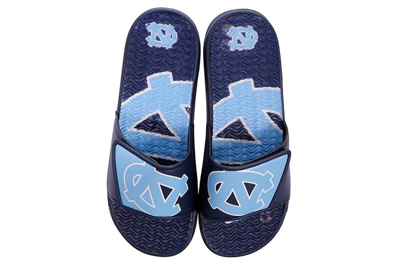FOCO NORTH CAROLINA TAR HEELS COLORBLOCK BIG LOGO GEL SLIDE