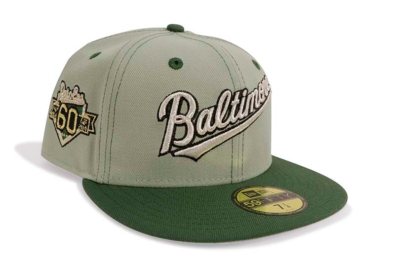 NEW ERA BALTIMORE ORIOLES 59FIFTY FITTED CAP (60TH ANNIVERSARY SIDE PATCH/SNOW GREY UNDER VISOR/EMERALD GREEN P.GREEN)